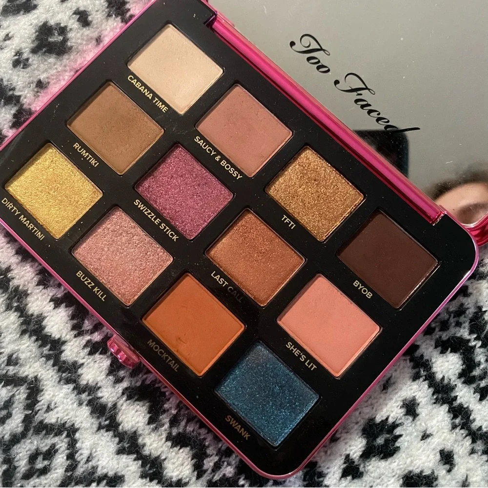 Too Faced Peach eyeshadow